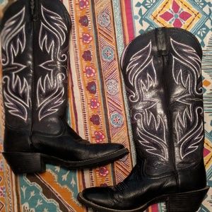 Square toed ariat boots